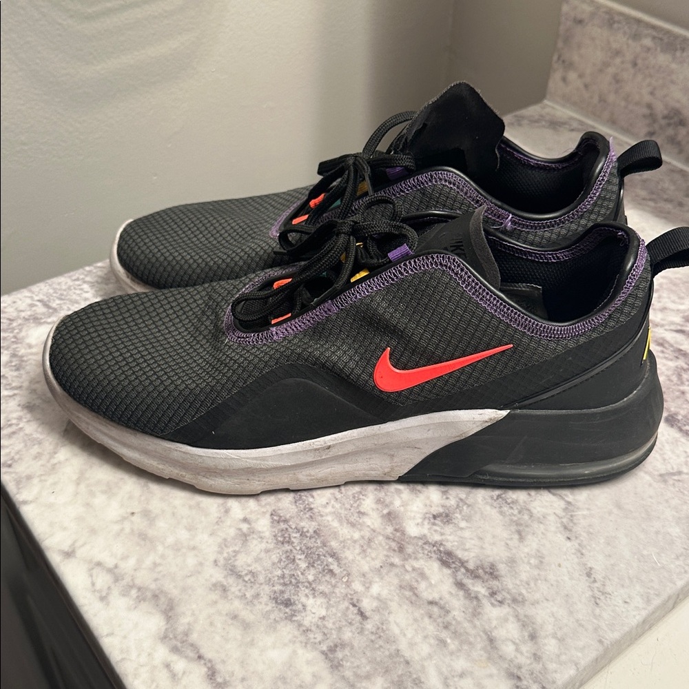 Nike Air Max Motion 2 Black Flash Crimson Men's Size 11.5 Sneakers A00266-008